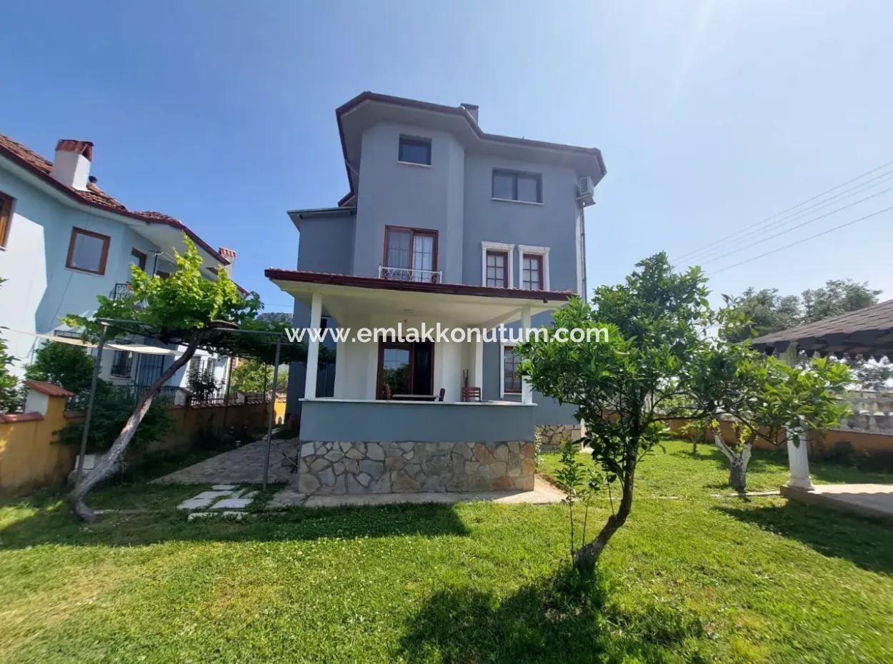Mugla Okçularda 1.000 M2 Arsada, 200 M2, 4+1 Eşyalı Dubleks Kiralık