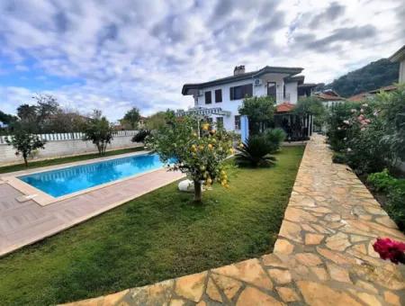 Muğla Dalyanda 845 M2 Arsada 6+2 Yüzme Havuzlu 2 Villa Satılık