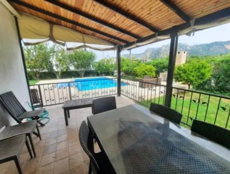Muğla Ortaca Dalyan Da 600 M2 Arsada 3+1, 200 M2 Brüt Ve 153 M2 Net Kullanım Alanı Olan Dubleks Satılık