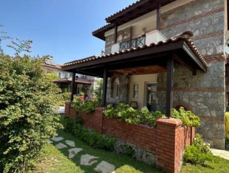 Muğla Dalyan Da 6 Villalık Sitede 3+1  Bağımsız  Eşyalı Taş Villa Kiralık