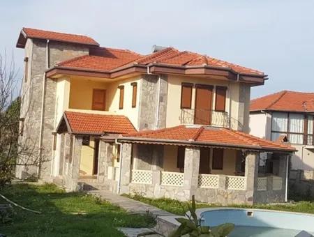 Okçular Da Satılık Yüzme Havuzlu Müstakil Villa