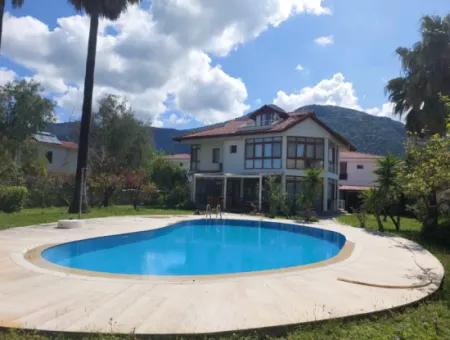 Ortaca Dalyan 1.000 M2 Arsada Yüzme Havuzlu 200 M2 5+1 Müstakil Tripleks Satılık.