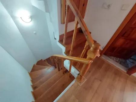 Mugla Okçularda 1.000 M2 Arsada, 200 M2, 4+1 Eşyalı Dubleks Kiralık
