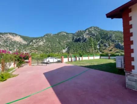 Dalyanda 1000 M2 Arazide 4+1 210 M2 Kullanım Alanı Olan Kelepir Ev Satılık